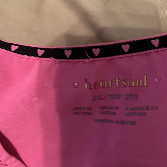 Pink Heart Pattern Scrub Top - Picture 2 of 5